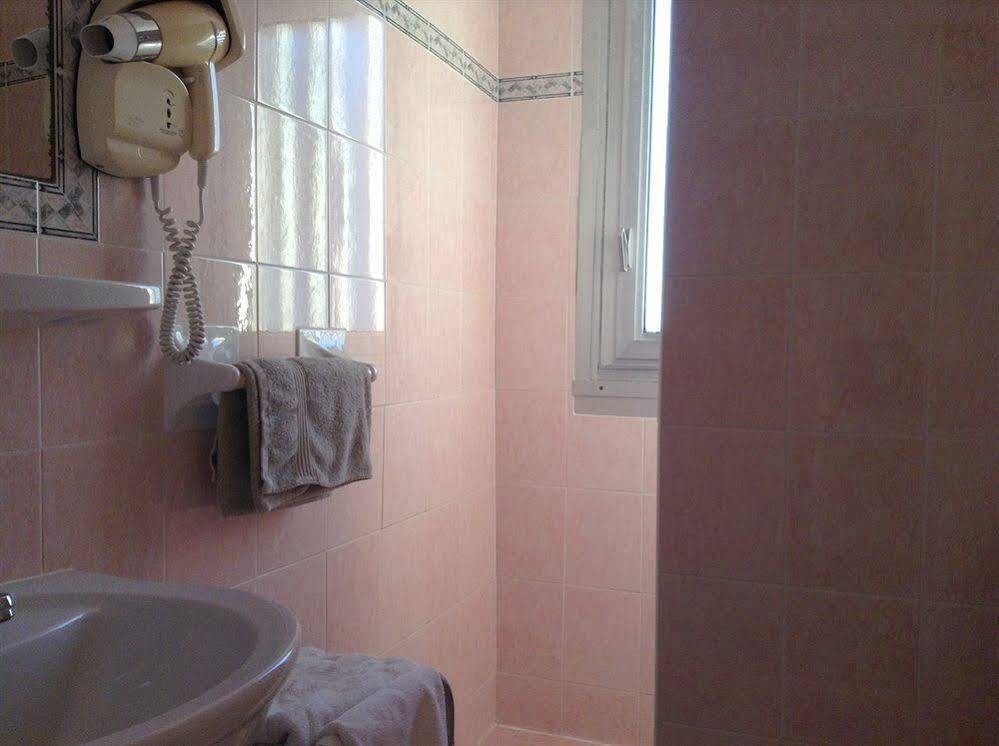 Hotel La Caravelle Fréjus Zewnętrze zdjęcie